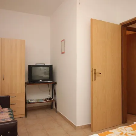 Apartment With Wifi Pomer, - 7294